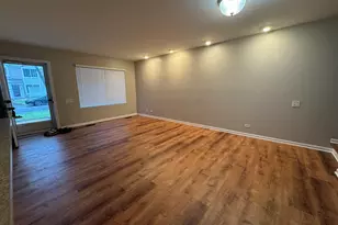 407 Trenton Ct, Aurora, IL 60504 - Photo 2