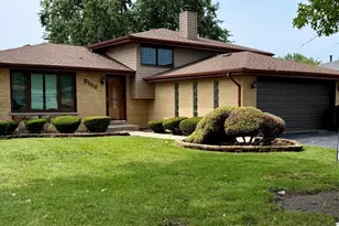 8120 Christeen Dr, Justice, IL 60458 - Photo 1