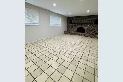 7011 N Hamlin Avenue, Lincolnwood, IL 60712 - Photo 8
