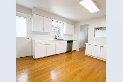 7011 N Hamlin Avenue, Lincolnwood, IL 60712 - Photo 2