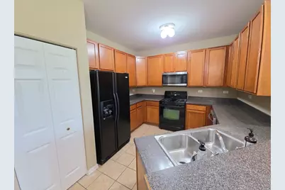 207 Springbrook Trail S, Oswego, IL 60543 - Photo 4