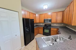 207 Springbrook Trail S, Oswego, IL 60543 - Photo 4