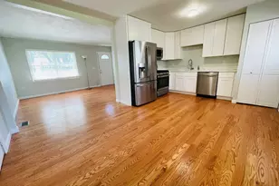 808 Sunset Cir, Streamwood, IL 60107 - Photo 4