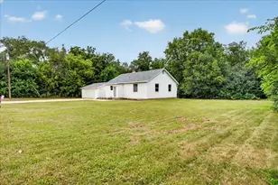 802 Darwin Dr, Machesney Park, IL 61115 - Photo 4
