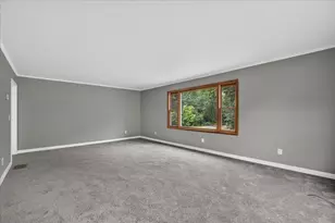 802 Darwin Dr, Machesney Park, IL 61115 - Photo 8