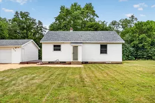 802 Darwin Dr, Machesney Park, IL 61115 - Photo 2