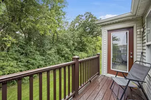 383 Woodview Cir, Elgin, IL 60120 - Photo 14
