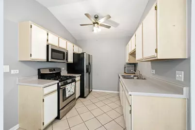 383 Woodview Circle #D, Elgin, IL 60120 - Photo 4