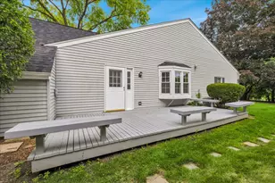 1049 Oswego Rd, Naperville, IL 60540 - Photo 24