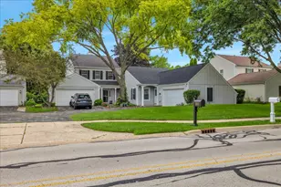 1049 Oswego Rd, Naperville, IL 60540 - Photo 4