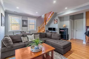 2551 W Arthur Ave, Chicago, IL 60645 - Photo 10