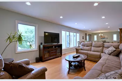 823 Milbeck Avenue, Elk Grove Village, IL 60007 - Photo 20