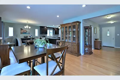 823 Milbeck Avenue, Elk Grove Village, IL 60007 - Photo 16