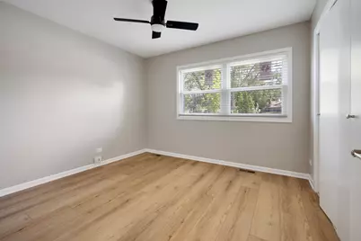 1060 Warwick Lane, Elk Grove Village, IL 60007 - Photo 18
