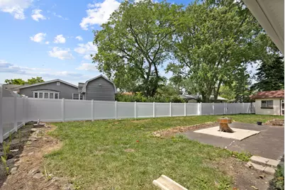 1060 Warwick Lane, Elk Grove Village, IL 60007 - Photo 24