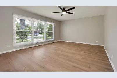 1060 Warwick Lane, Elk Grove Village, IL 60007 - Photo 4