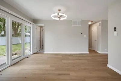 1060 Warwick Lane, Elk Grove Village, IL 60007 - Photo 6