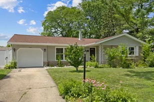 1060 Warwick Ln, Elk Grove Village, IL 60007 - Photo 26