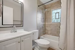 1060 Warwick Ln, Elk Grove Village, IL 60007 - Photo 16
