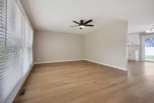 1060 Warwick Ln, Elk Grove Village, IL 60007 - Photo 2