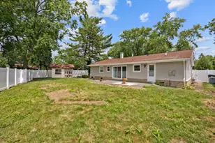 1060 Warwick Ln, Elk Grove Village, IL 60007 - Photo 22