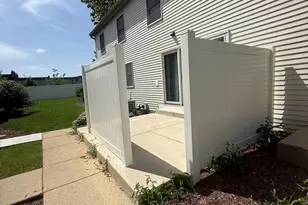 121 Spuhler Dr, Batavia, IL 60510 - Photo 2