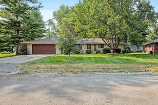 109 E Park View Dr, Forrest, IL 61741 - Photo 4