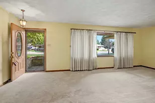 109 E Park View Dr, Forrest, IL 61741 - Photo 14