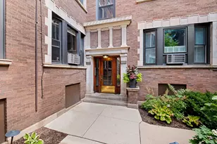 3749 N Pine Grove Ave, Chicago, IL 60613 - Photo 2