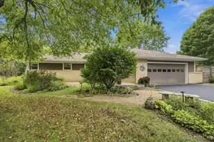 24 W Stonegate Dr, Prospect Heights, IL 60070 - Photo 1
