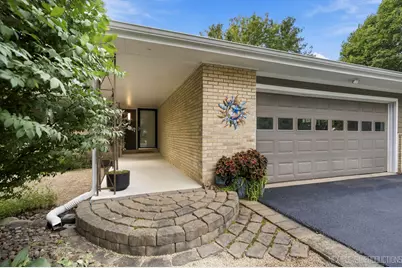 24 W Stonegate Drive, Prospect Heights, IL 60070 - Photo 2