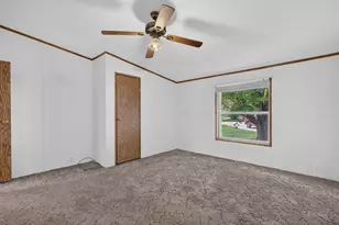 414 N Pine St, Gardner, IL 60424 - Photo 8