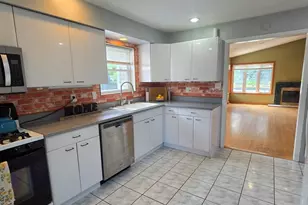 8418 W Crain St, Niles, IL 60714 - Photo 6