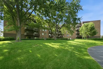 840 Wellington Avenue #215, Elk Grove Village, IL 60007 - Photo 2
