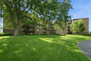 840 Wellington Ave, Elk Grove Village, IL 60007 - Photo 2