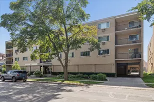 425 Home Ave, Oak Park, IL 60302 - Photo 1
