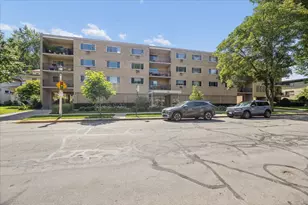 425 Home Ave, Oak Park, IL 60302 - Photo 2
