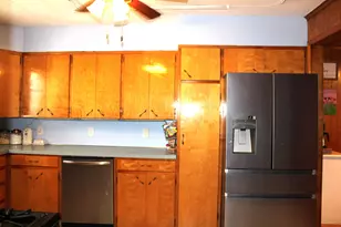 230 N Cherry St, Centralia, IL 62801 - Photo 22