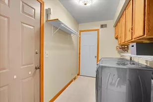 735 Queens Gate Cir, Sugar Grove, IL 60554 - Photo 14