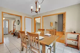 735 Queens Gate Cir, Sugar Grove, IL 60554 - Photo 8