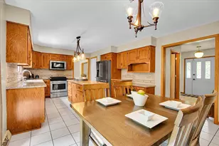 735 Queens Gate Cir, Sugar Grove, IL 60554 - Photo 6