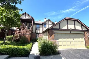 382 Sandhurst Cir, Glen Ellyn, IL 60137 - Photo 1