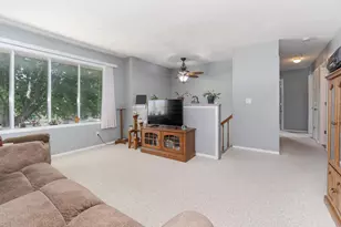 304 S Evergreen Ln, Bloomington, IL 61704 - Photo 4