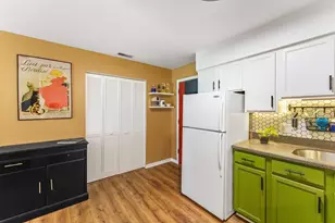 884 S Plum Grove Rd, Palatine, IL 60067 - Photo 8