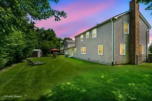 32 Timber Hill Rd, Buffalo Grove, IL 60089 - Photo 2
