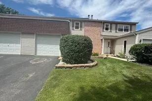 140 Julie Rd, Bolingbrook, IL 60440 - Photo 2