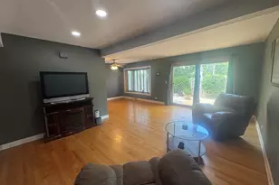 140 Julie Rd, Bolingbrook, IL 60440 - Photo 6