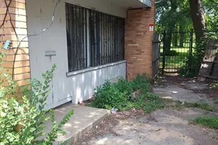 7829 S South Shore Dr, Chicago, IL 60649 - Photo 2