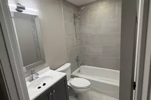 208 Albert Dr, Vernon Hills, IL 60061 - Photo 10
