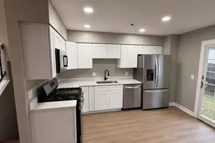 208 Albert Dr, Vernon Hills, IL 60061 - Photo 4